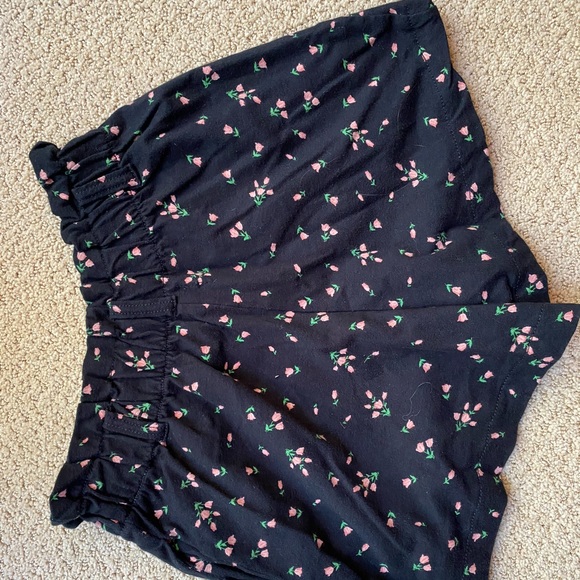 Black floral Urban Outfitters XS Pull on shorts - Picture 4 of 4